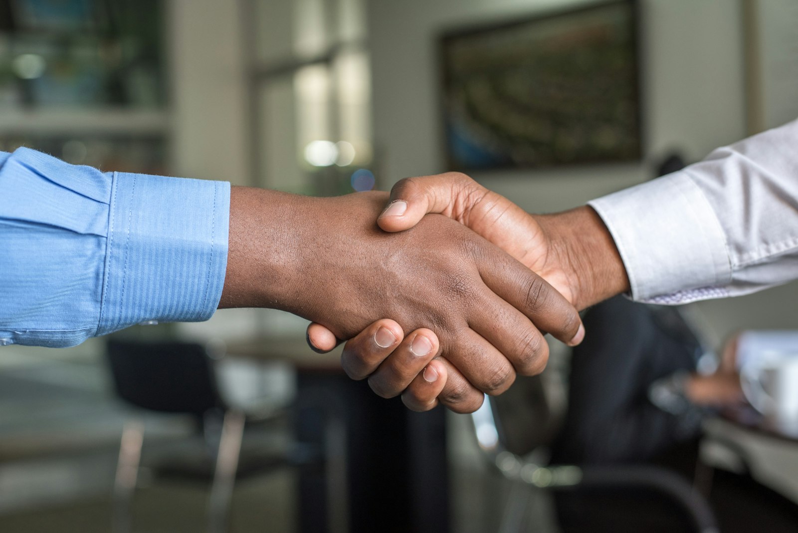 Handslag mellan samarbetspartners